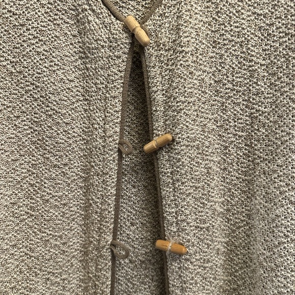 Elegant Cream Women's Sweater - Picture 2 of 8